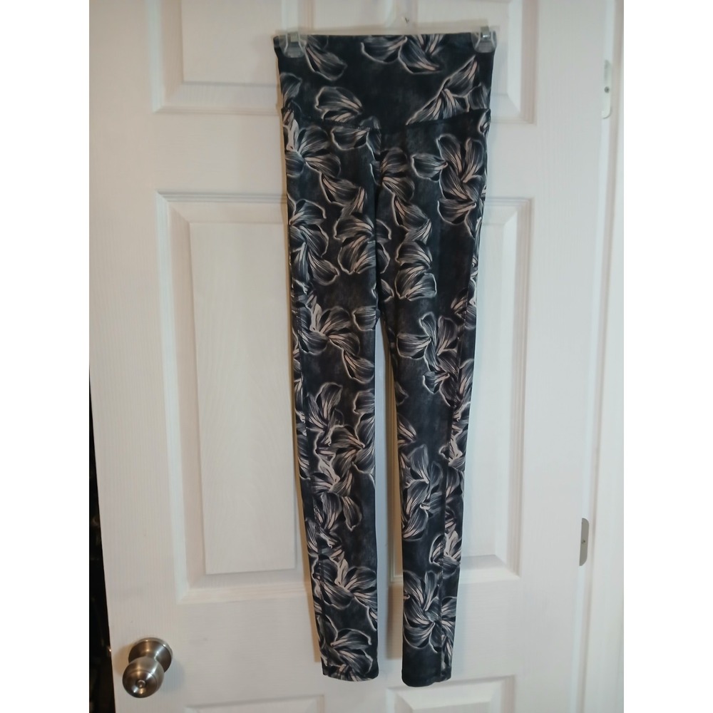 Women's Champion Leggings Size XS Black White Gray Floral Design Athleisure